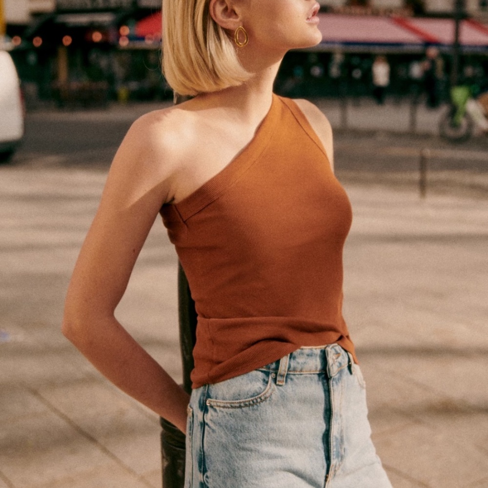 One-Shoulder Ribbed Tank Top - Brown